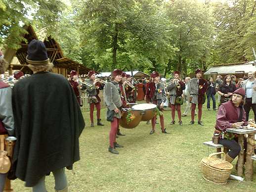 Mittelalterliche Musikgruppe auf dem Zehrplatz Musikgruppe